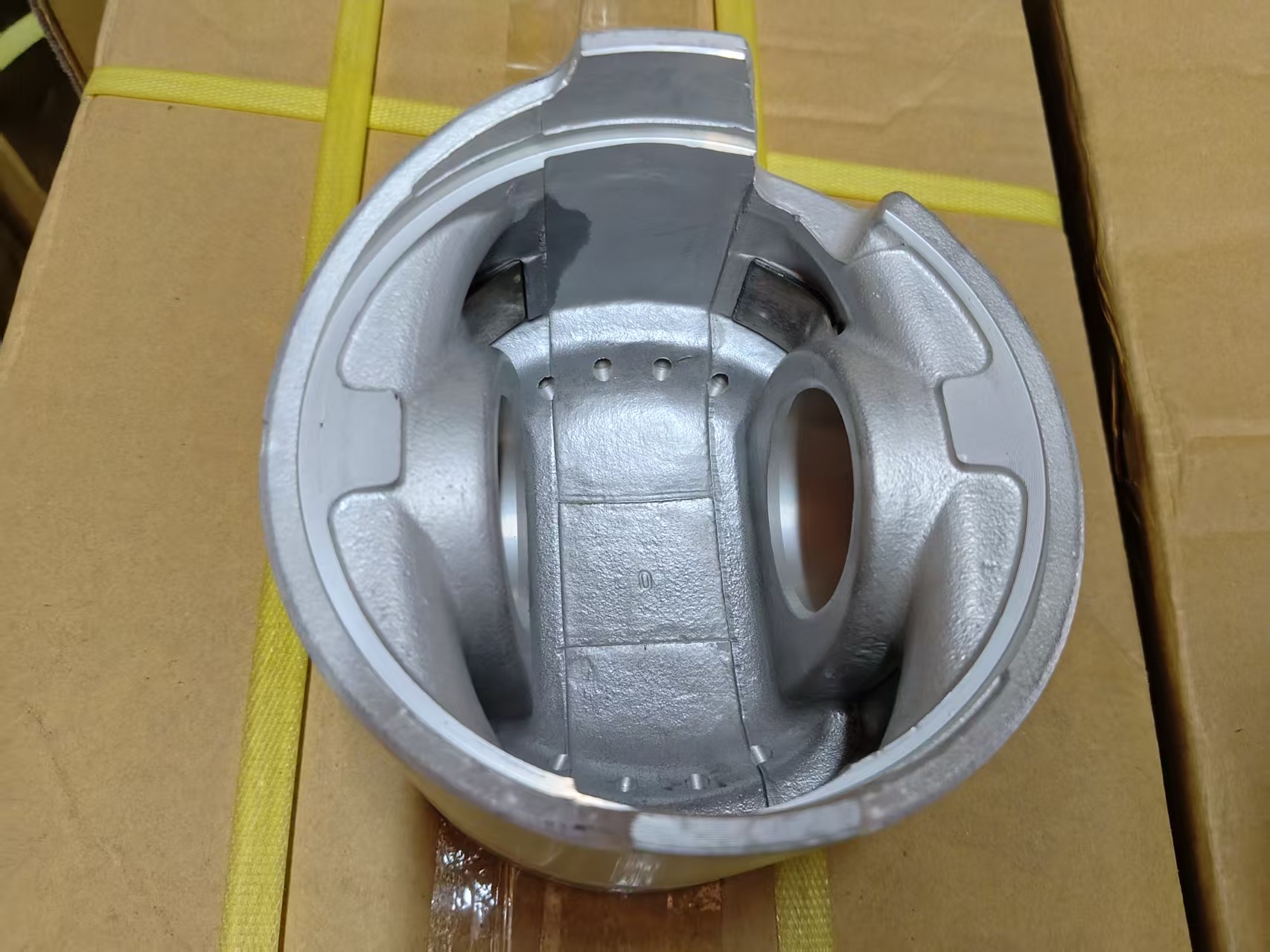 ME072062 Piston 6D16 with pin diesel for Mitsubishi Fuso - Image 4