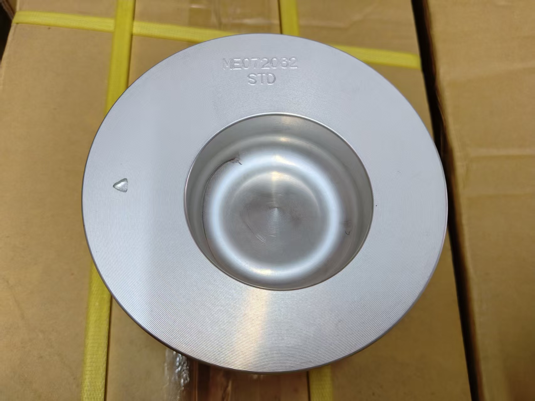 ME072062 Piston 6D16 with pin diesel for Mitsubishi Fuso - Image 3