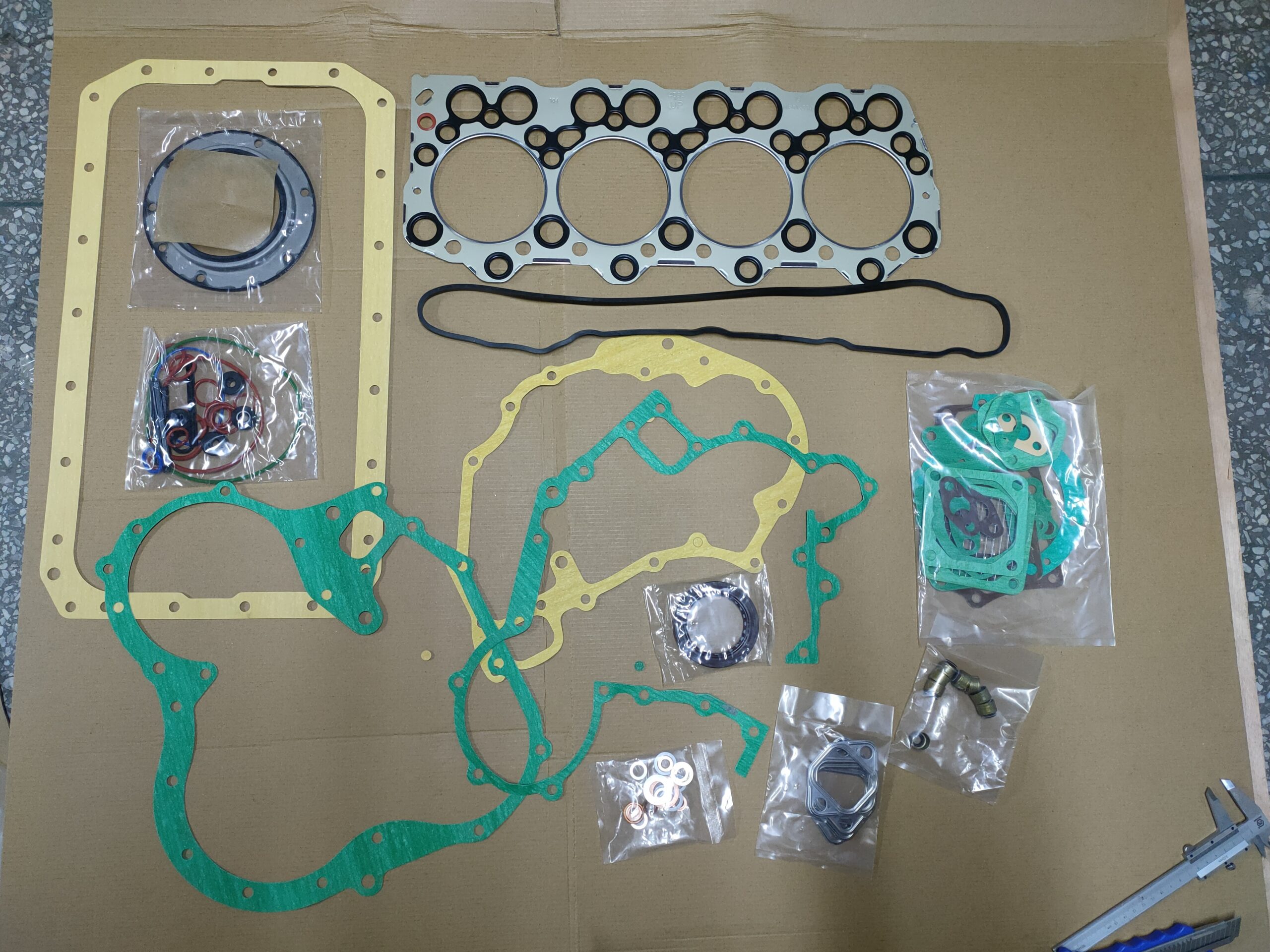 Full gasket 4D32 Overhaul gasket ME999662 ME999663 ME999856 for Mitsubishi Canter Rosa