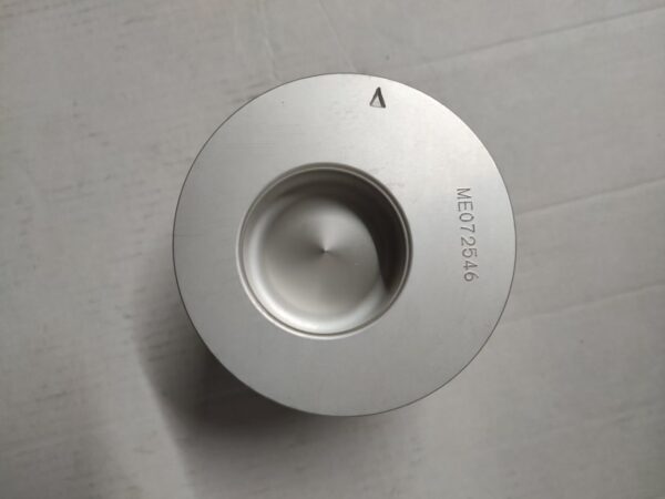 ME072546 Piston with pin 6D17 ME072576  ME072575  diesel for Mitsubishi Fuso - Image 2
