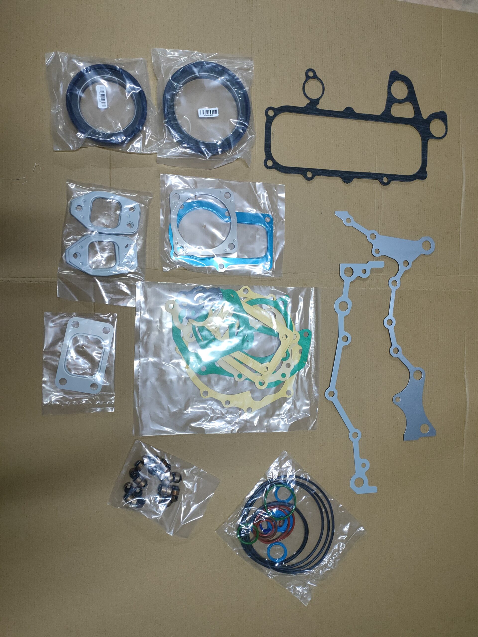 Complete gasket J08CT JO8C J08CT J08E full gasket kit 04010-0706 04010-0694 04010-3813 04010-3820 04010-4477 04010-E0H90 04010-3823 Overhaul Kit for Hino truck tractor